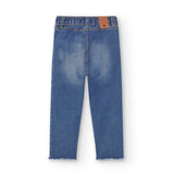 vista trasera pantalón vaquero niña azul con pernera ajustada