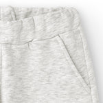 detalle felpa pantalón chándal gris niña