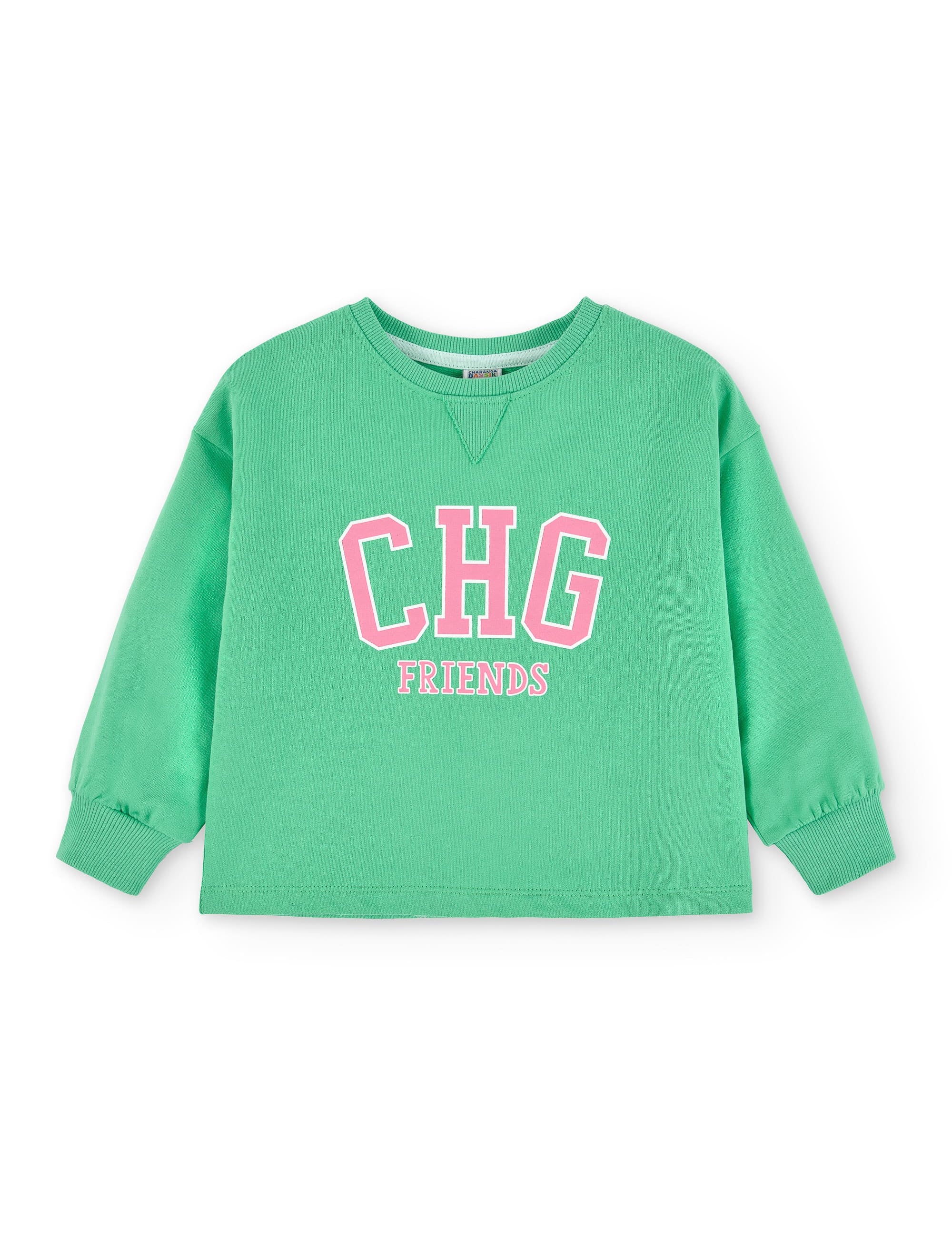 sudadera verde niña en uso, look casual