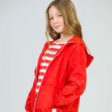 outfit con abrigo tipo parka roja infantil