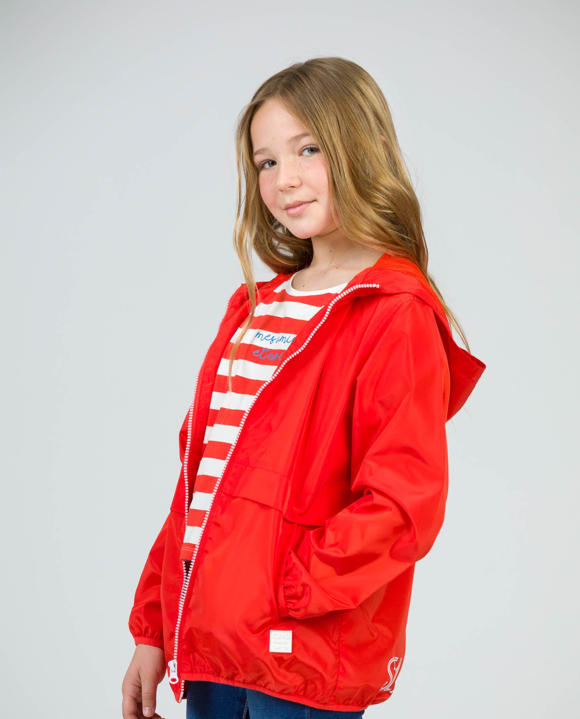 outfit con abrigo tipo parka roja infantil