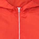 vista frontal parka roja niña niño