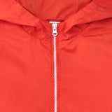 vista frontal parka roja niña niño