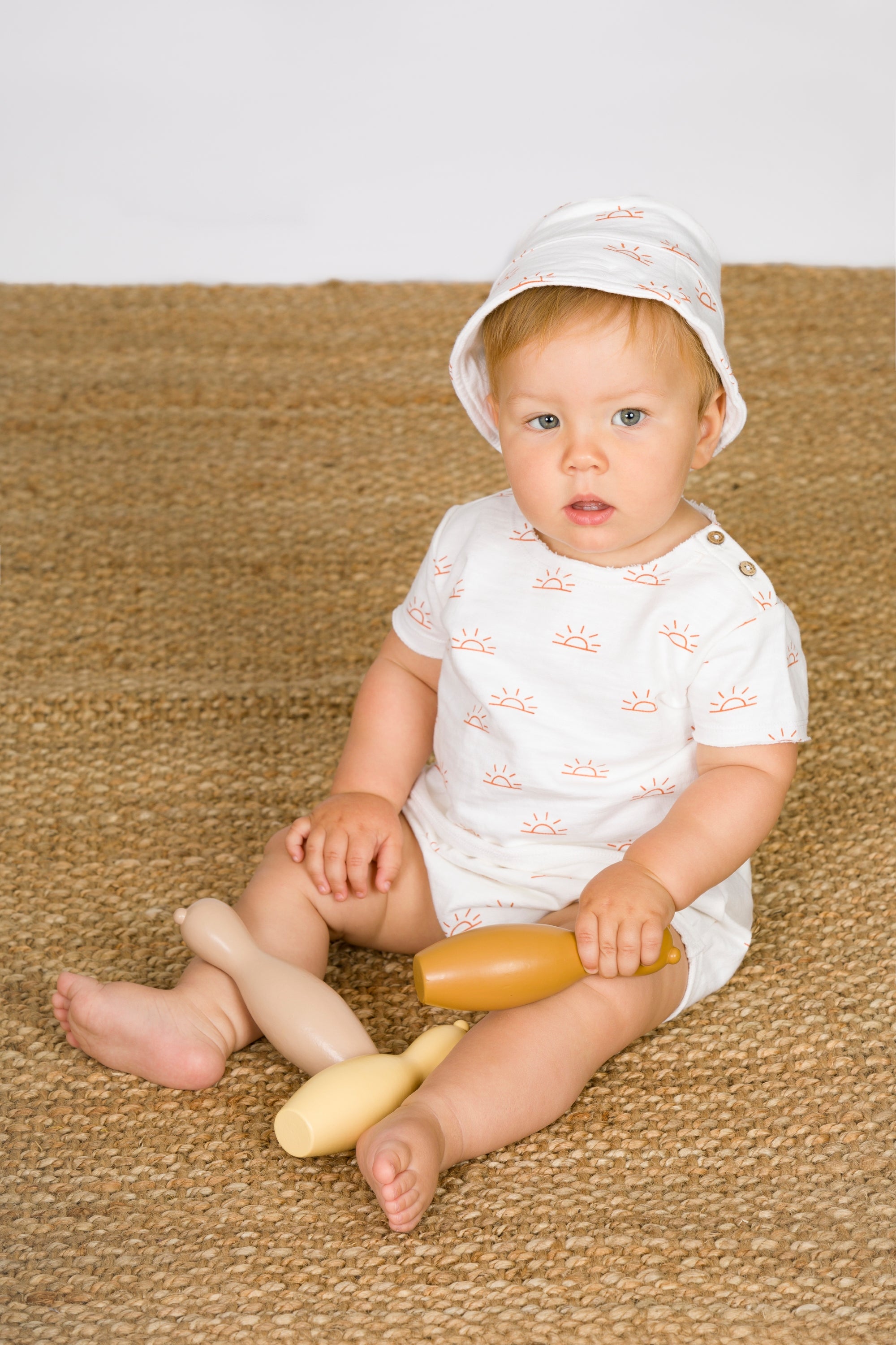 Gorro de recién nacido estampado Pequeños Hippies – Charanga