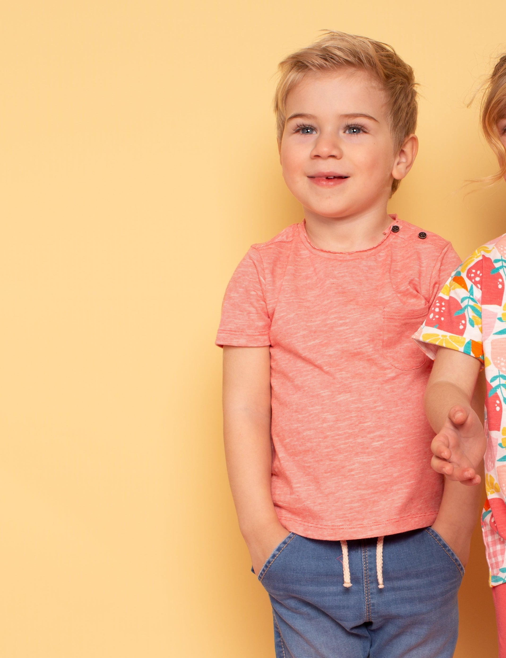 Camiseta de bebé niño coral bolsillo lateral