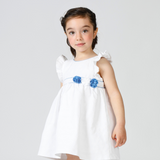 Vestido de bebé blanco con flores azules