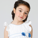 Vestido de bebé blanco con flores azules