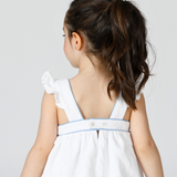 Vestido de bebé blanco con flores azules