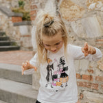 Camiseta de niña en color crudo con dibujo de brujas Charanga