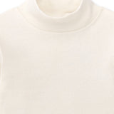 detalle ribete en camiseta niña color crudo