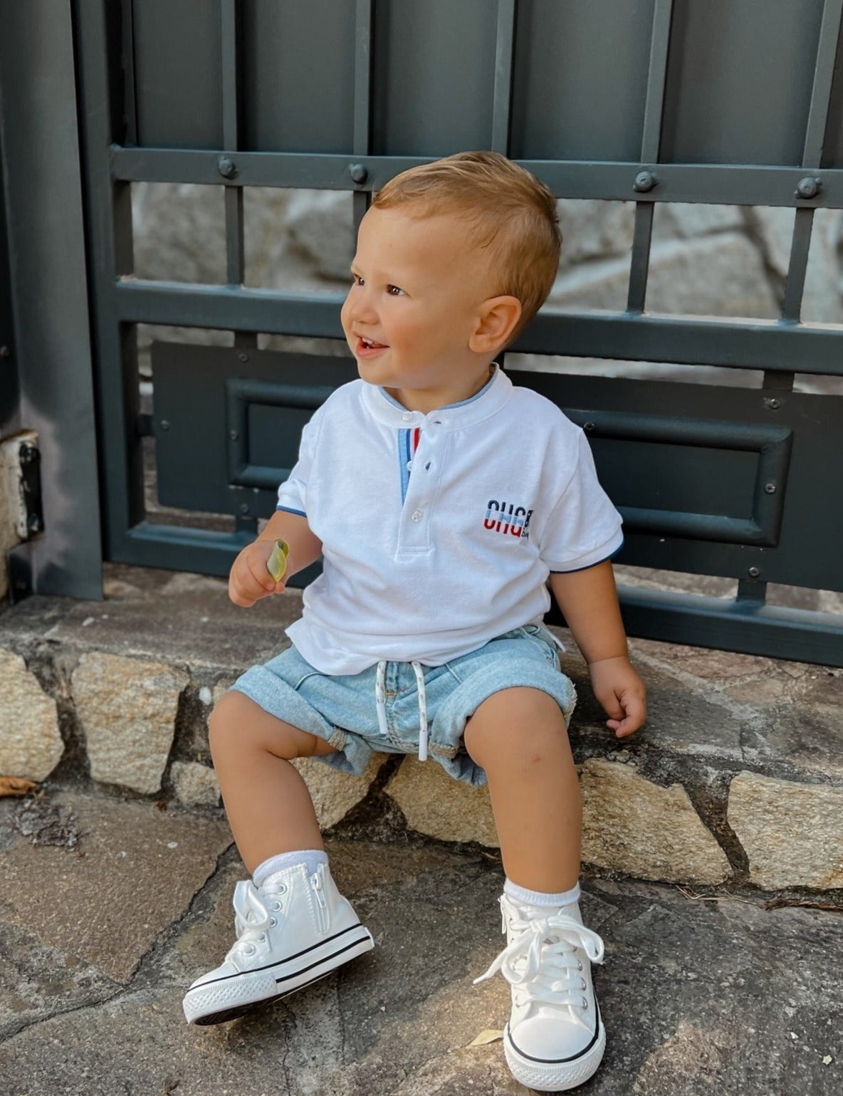 Polo de bebé blanco