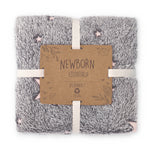 Manta de recién nacido en color girs de estrellas Outlet