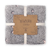 Manta de recién nacido en color girs de estrellas Outlet