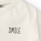 Camiseta en color crudo con texto smile Charanga