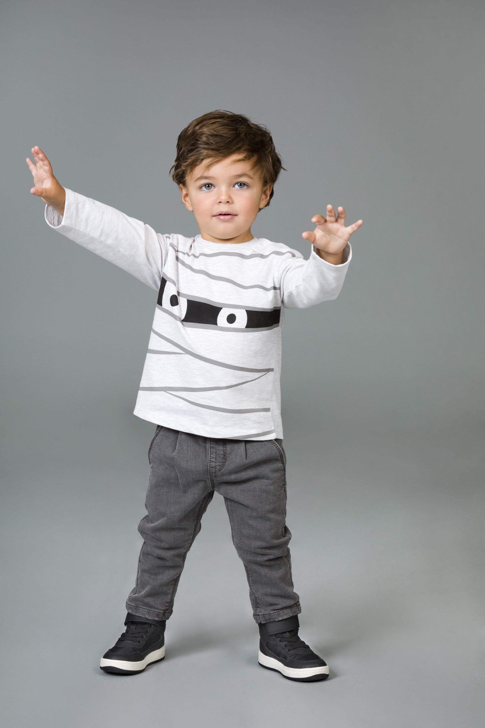 Camiseta de bebé gris dibujo momia Charanga