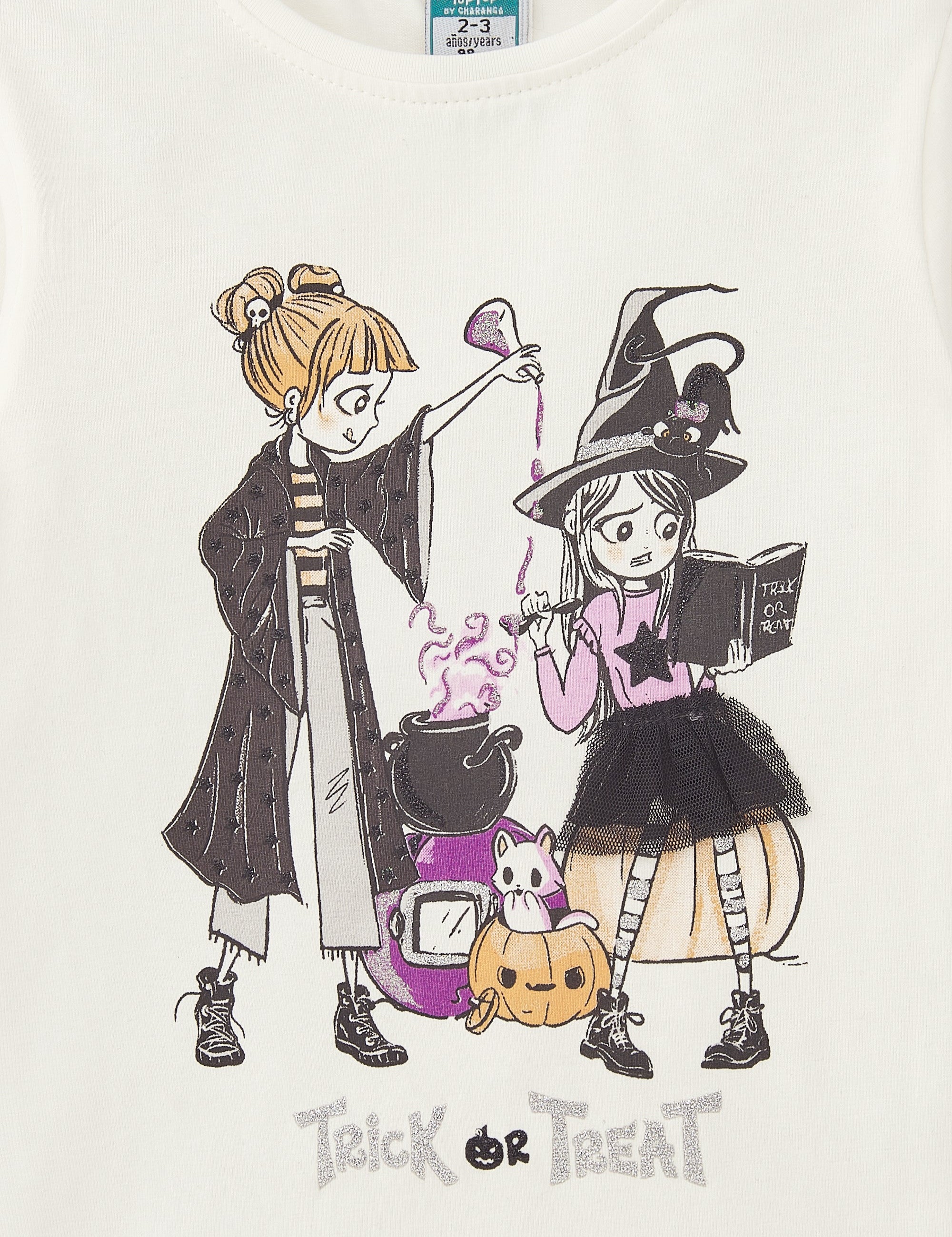 Camiseta de niña en color crudo con dibujo de brujas Charanga