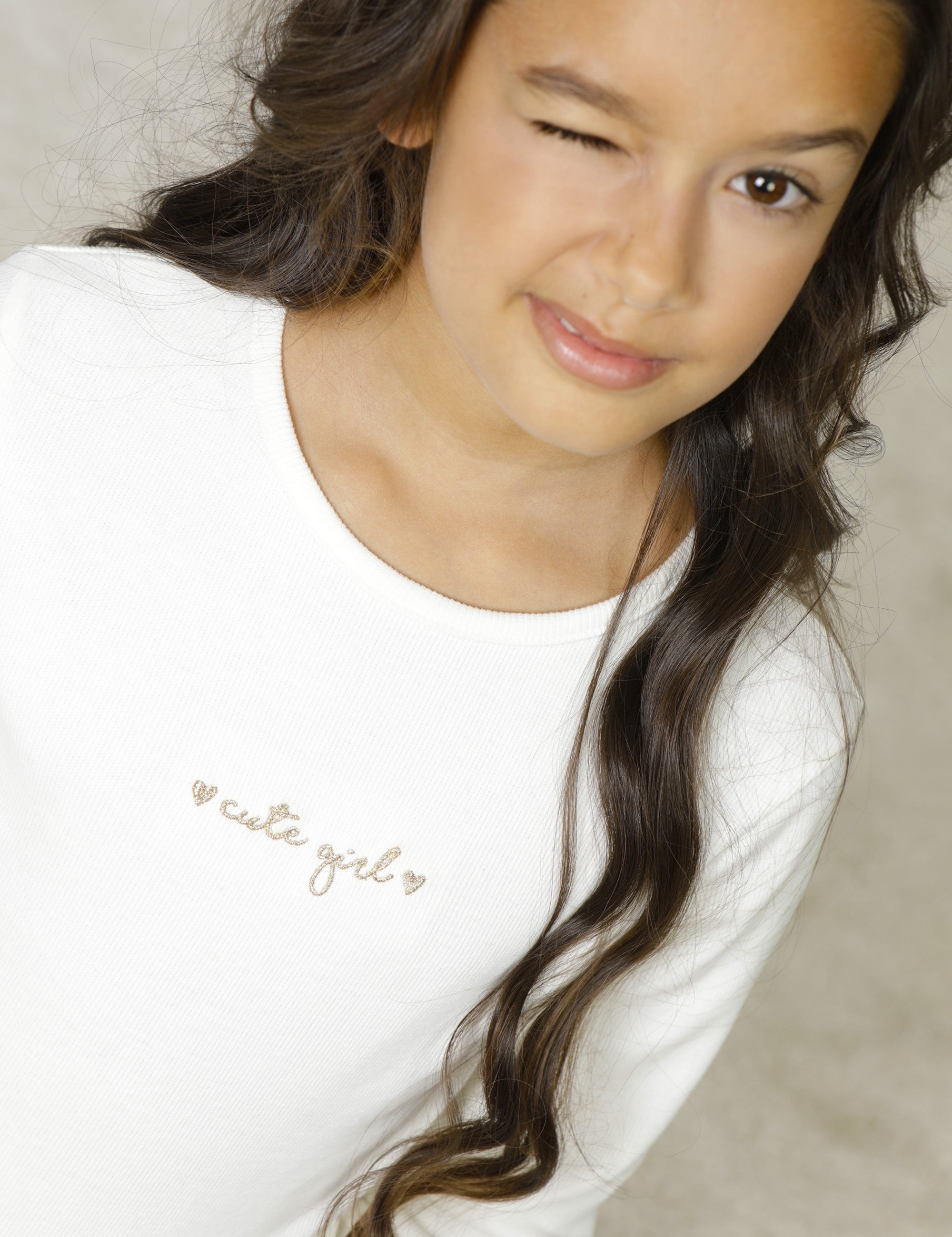 Camiseta de niña en color crudo cute girls Charanga