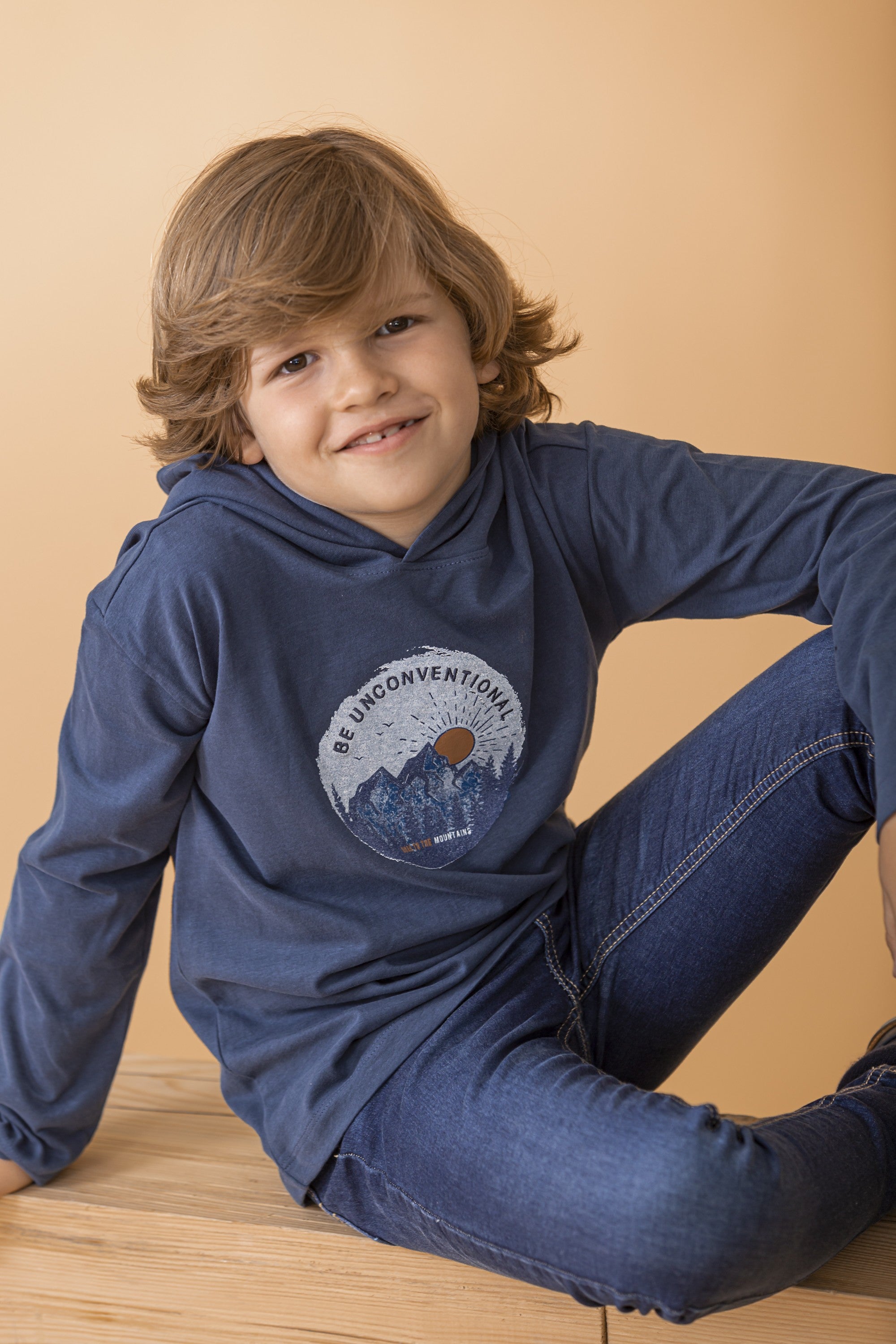 Camiseta de NIÑO azul con capucha Outlet