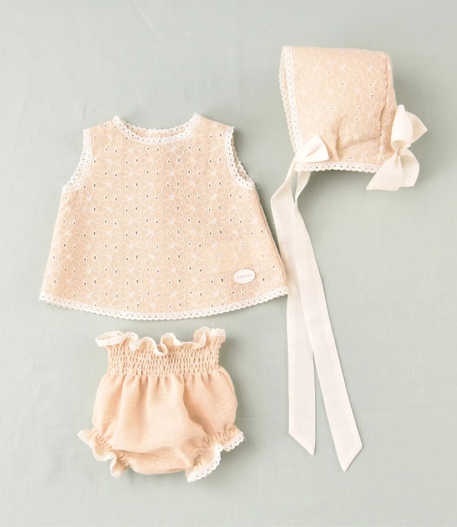 Conjunto vestido y capota beige recién nacido | Cocote by Charanga
