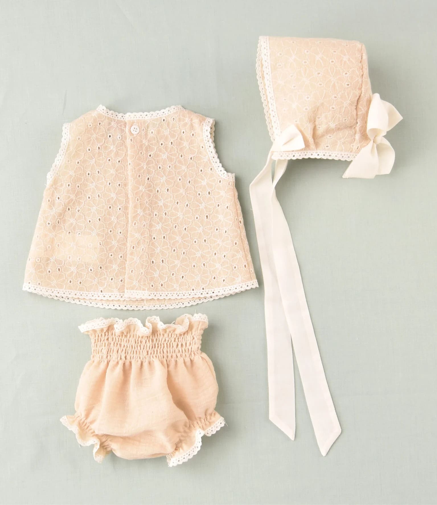 Conjunto vestido y capota beige recién nacido | Cocote by Charanga