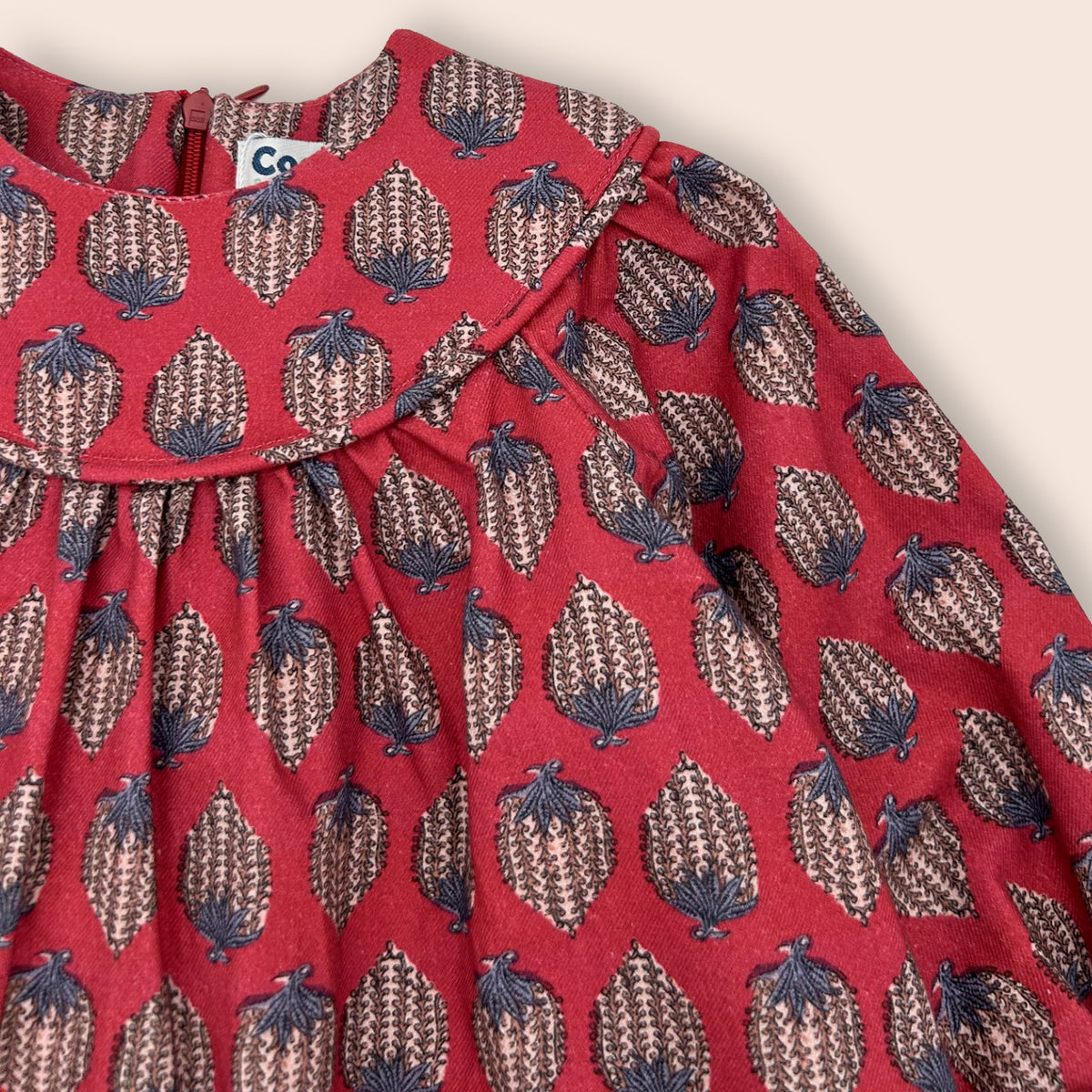 Vestido niña burdeos estampado geométrico foto frontal detalle tejido Cocote by Charanga