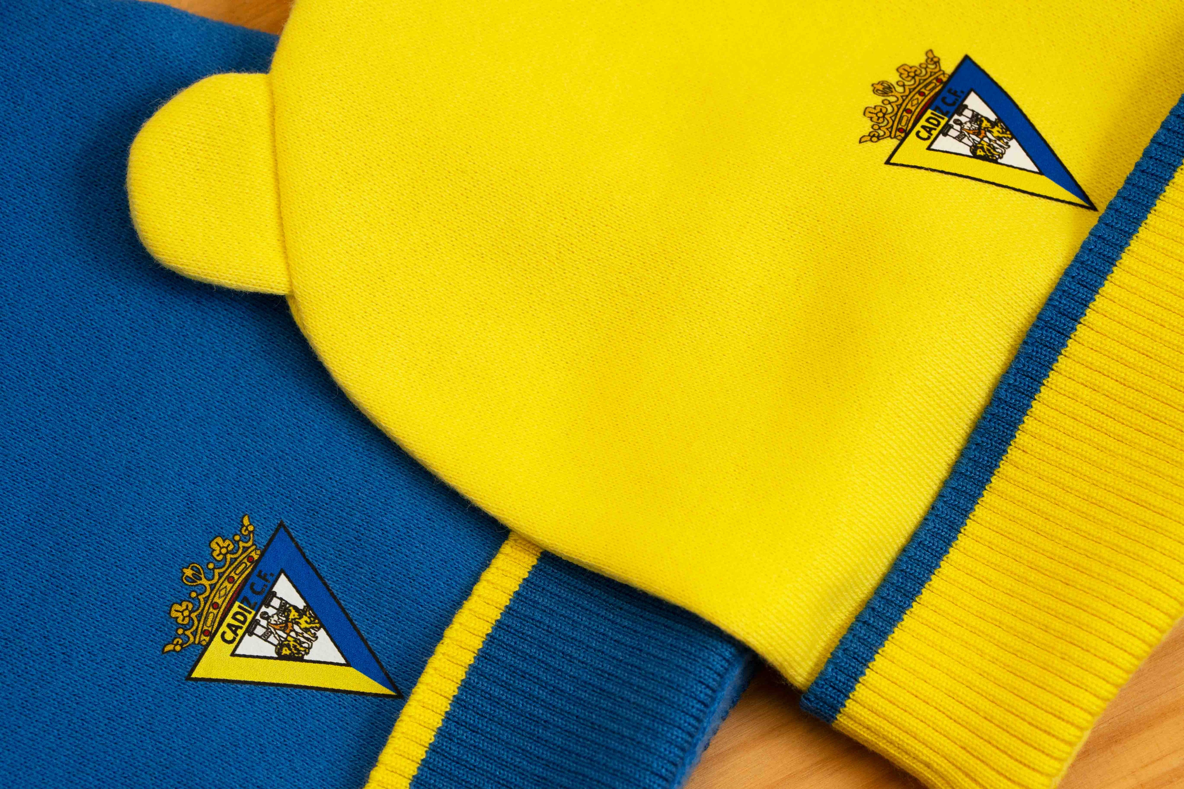 Gorro azul con orejitas bebé - Cádiz CF