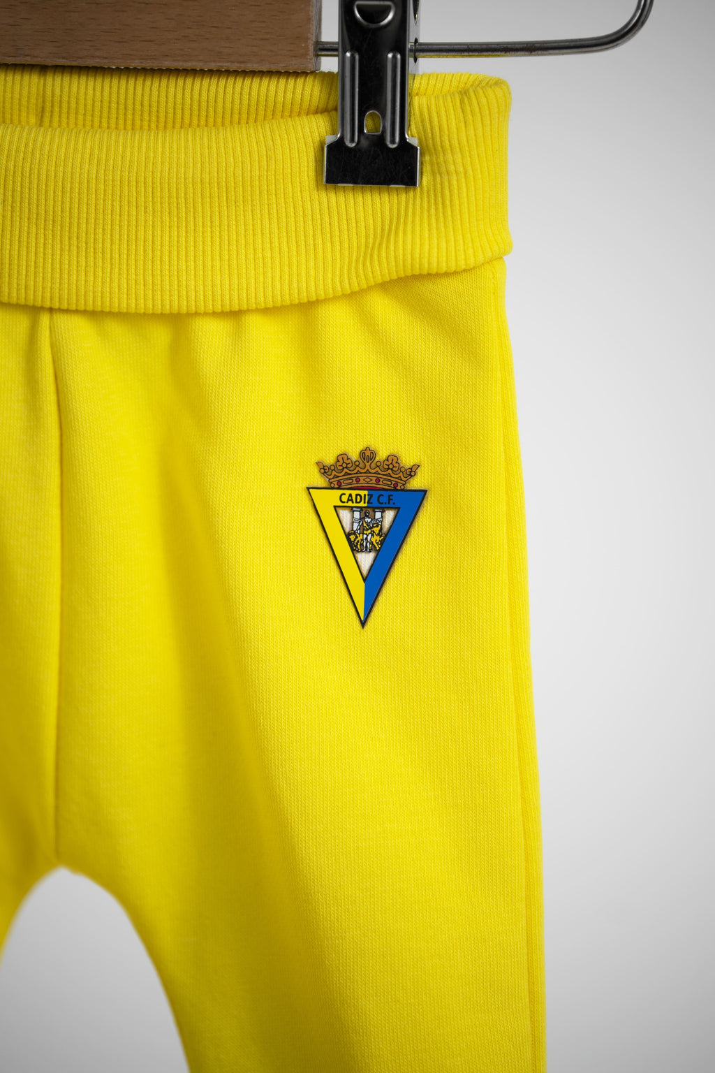 Pantalón amarillo recién nacido - Cádiz CF