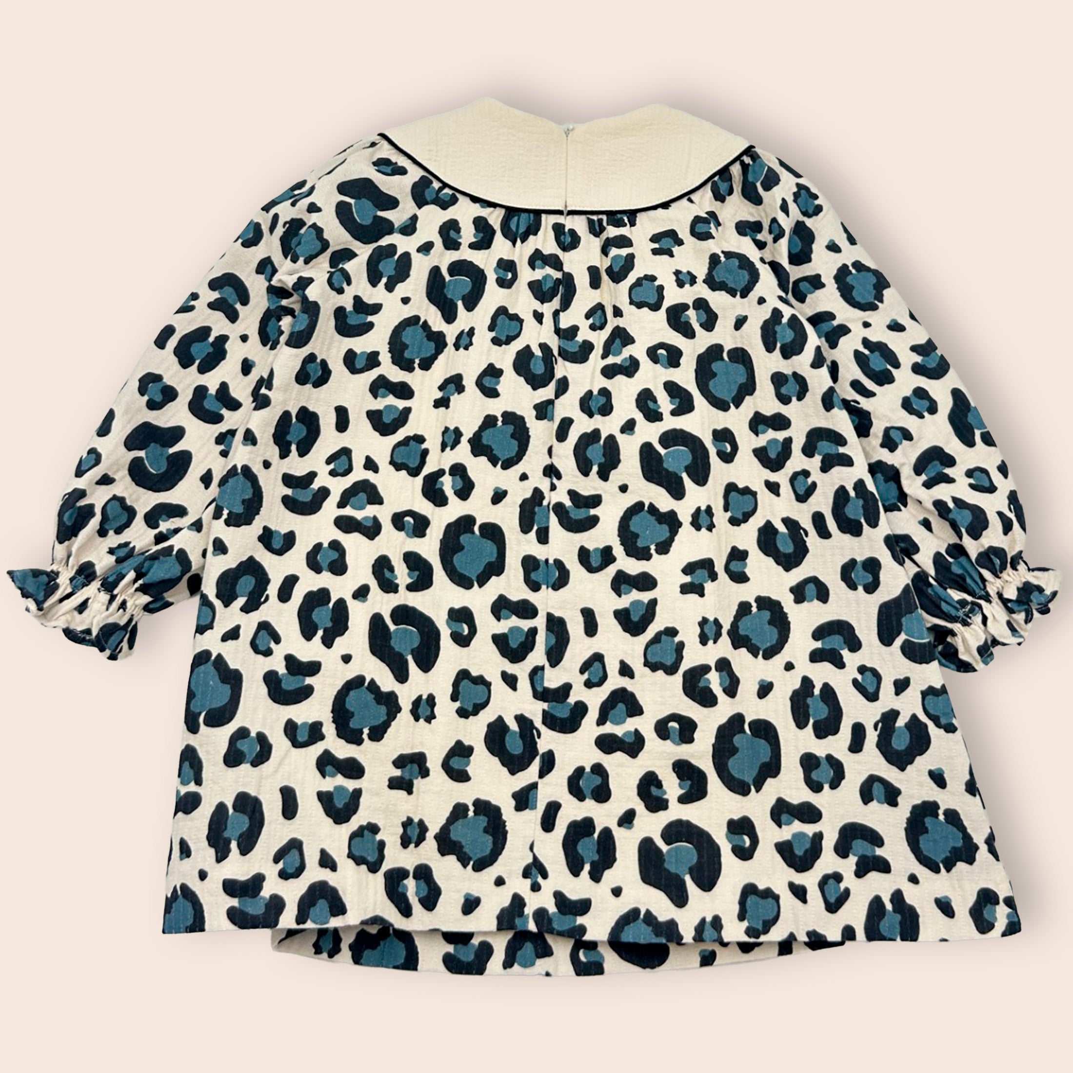 Vestido niña estampado animal print con cuello beige | Cocote x Charanga