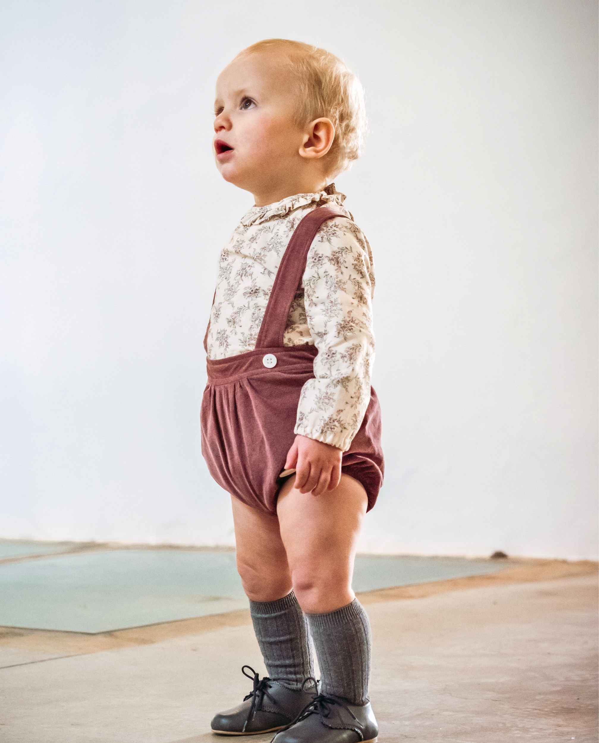 Conjunto bebé niño tirantes pana y blusa con volante Cocote & Charanga