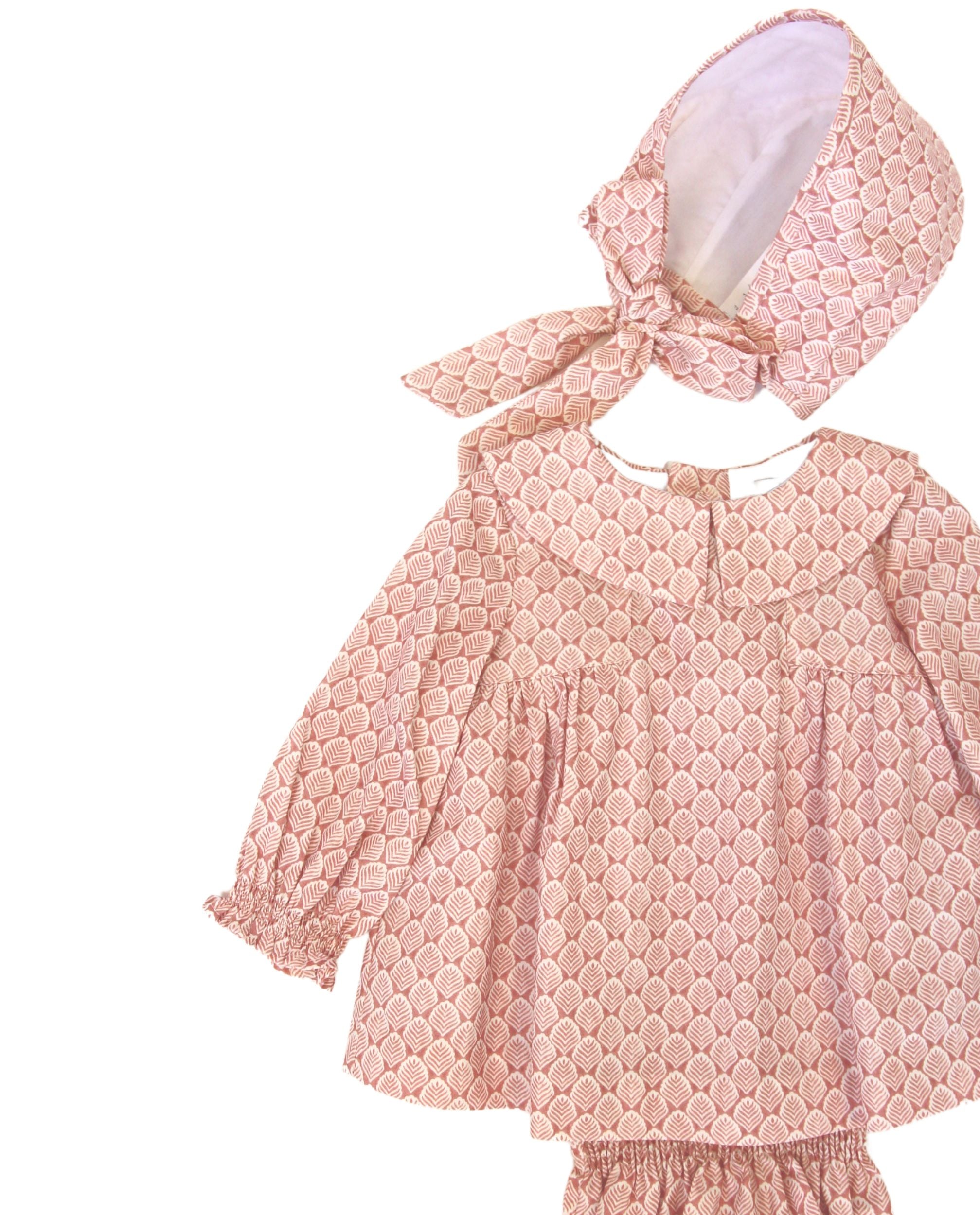 Conjunto vestido, braguita y capota de bebé rosa Cocote & Charanga