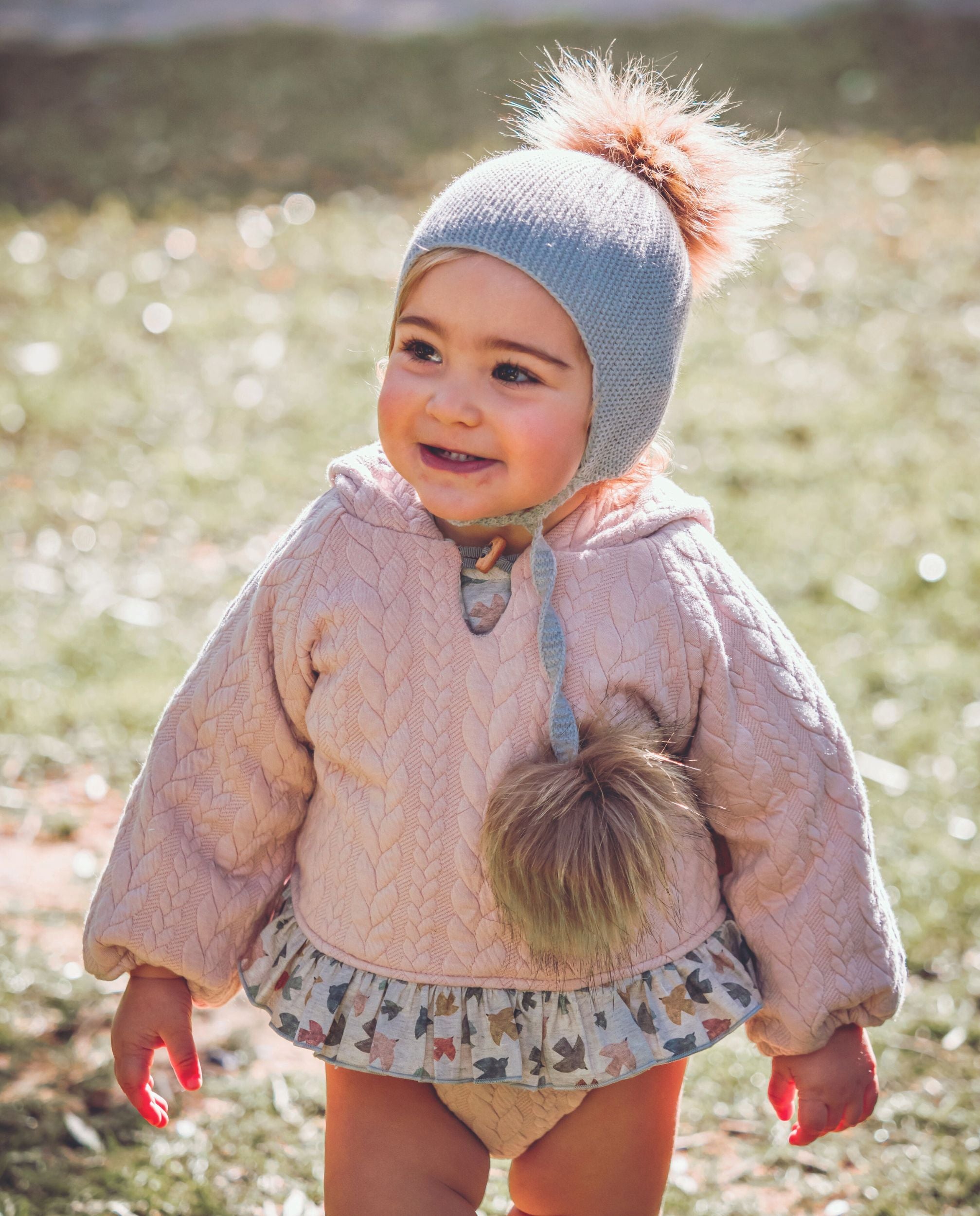 Sudadera de punto con capucha y volante rosa de bebé Cocote & Charanga