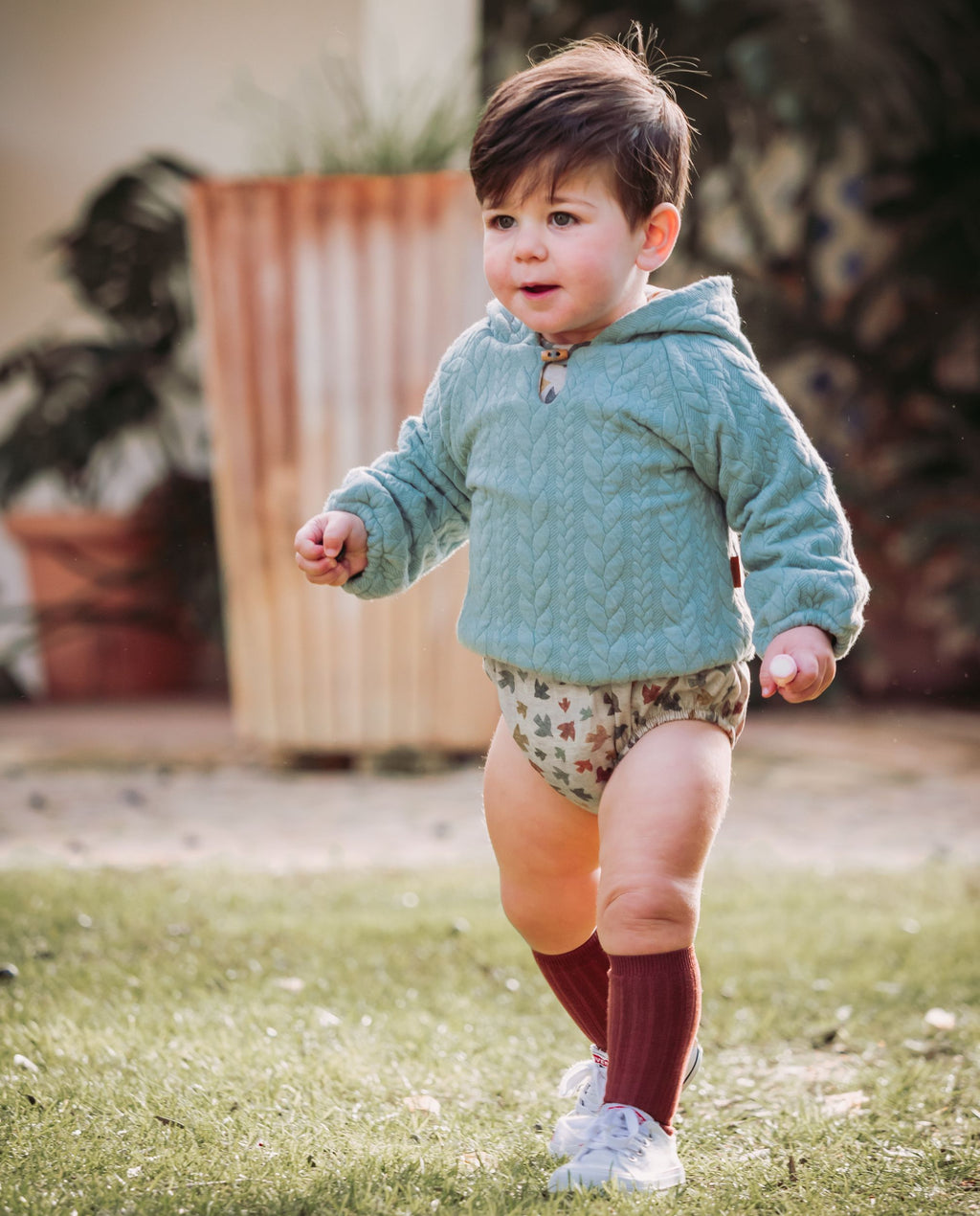 Sudadera de punto con capucha y volante turquesa de bebé Cocote & Charanga