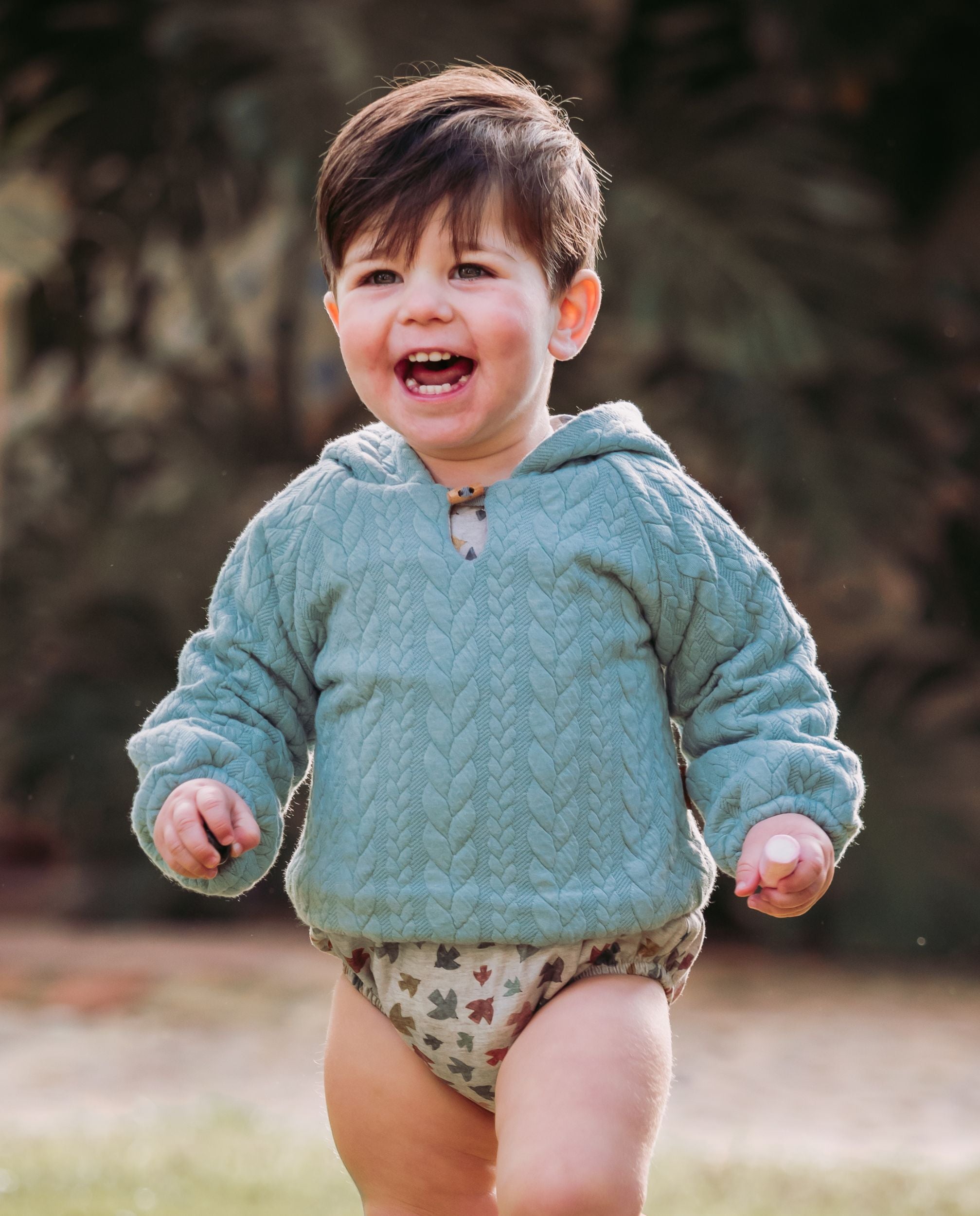 Sudadera de punto con capucha y volante turquesa de bebé Cocote & Charanga