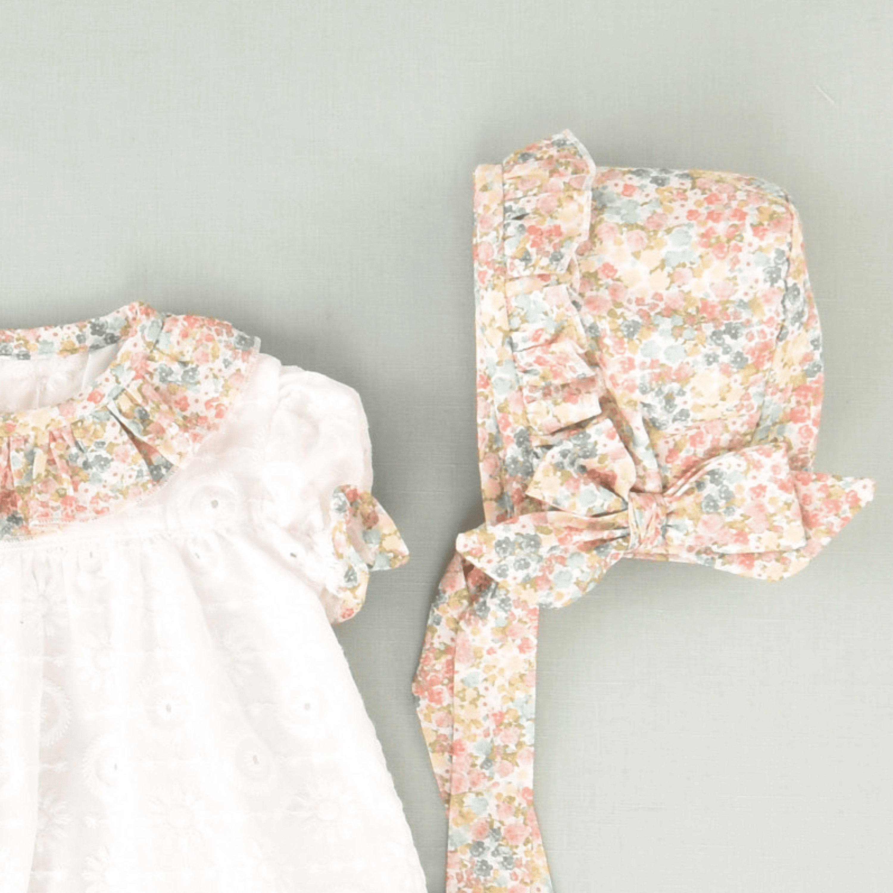 Conjunto vestido, braguita y capota recién nacida | Cocote by Charanga