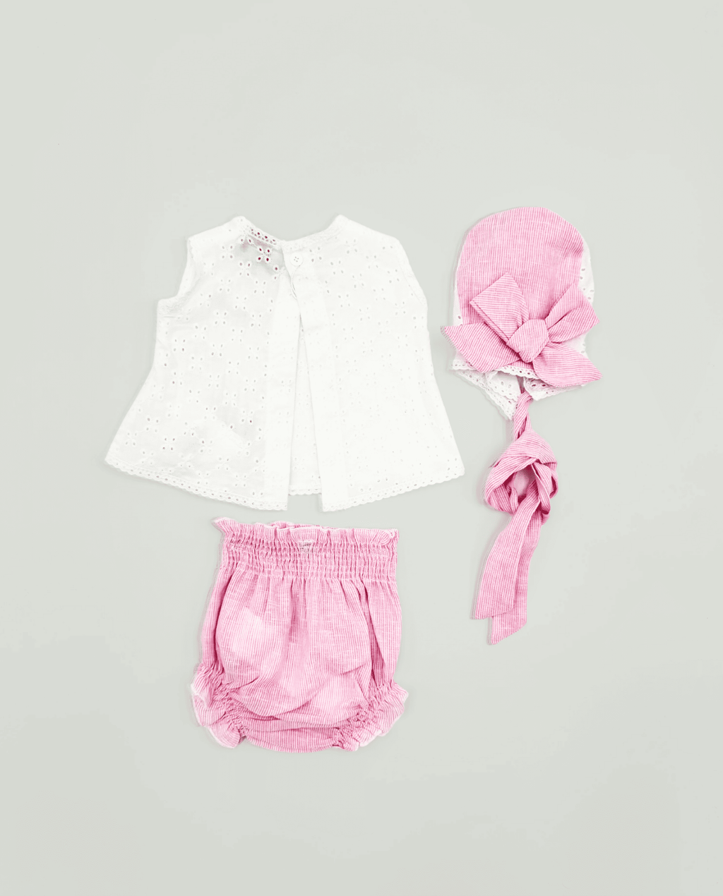Conjunto vestido. braguita y capota bordado rosa recién nacida | Cocote by Charanga