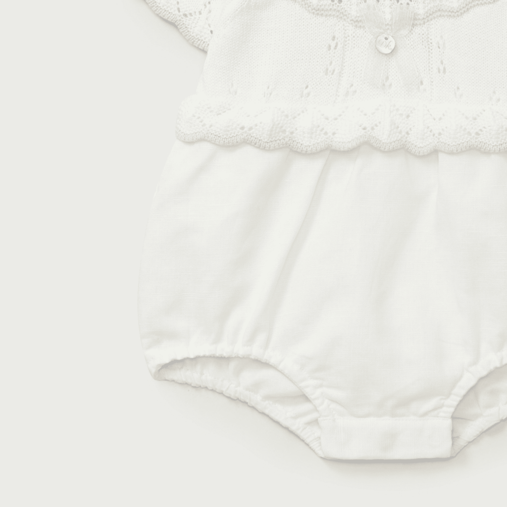 Ranita crudo con volante en el cuello recién nacido