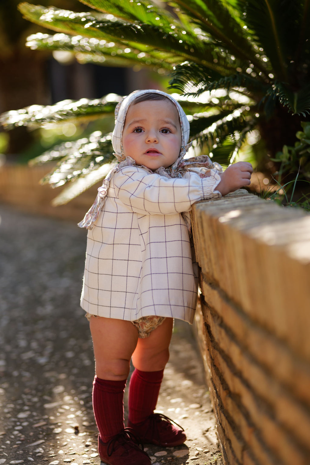 Conjunto bebé niña cuadros y flores con vestido, capota y braguita | Cocote x Charanga