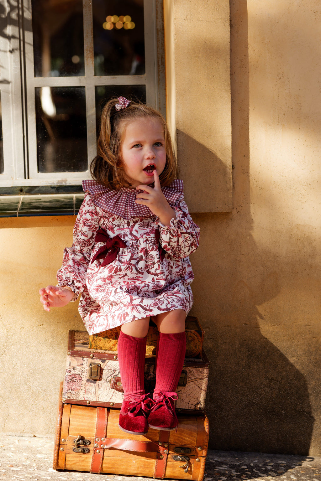 Conjunto de bebé vestido con braguita cuadros burdeos | Cocote x Charanga