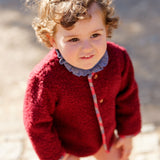 Chaqueta de bebé en tejido borreguito color burdeos con vivos estampados | Colección Cocote x Charanga