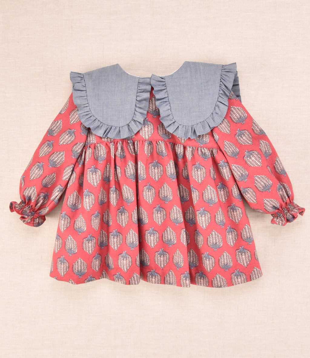 Vestido de bebé burdeo estampado con cuello volante | Cocote x Charanga