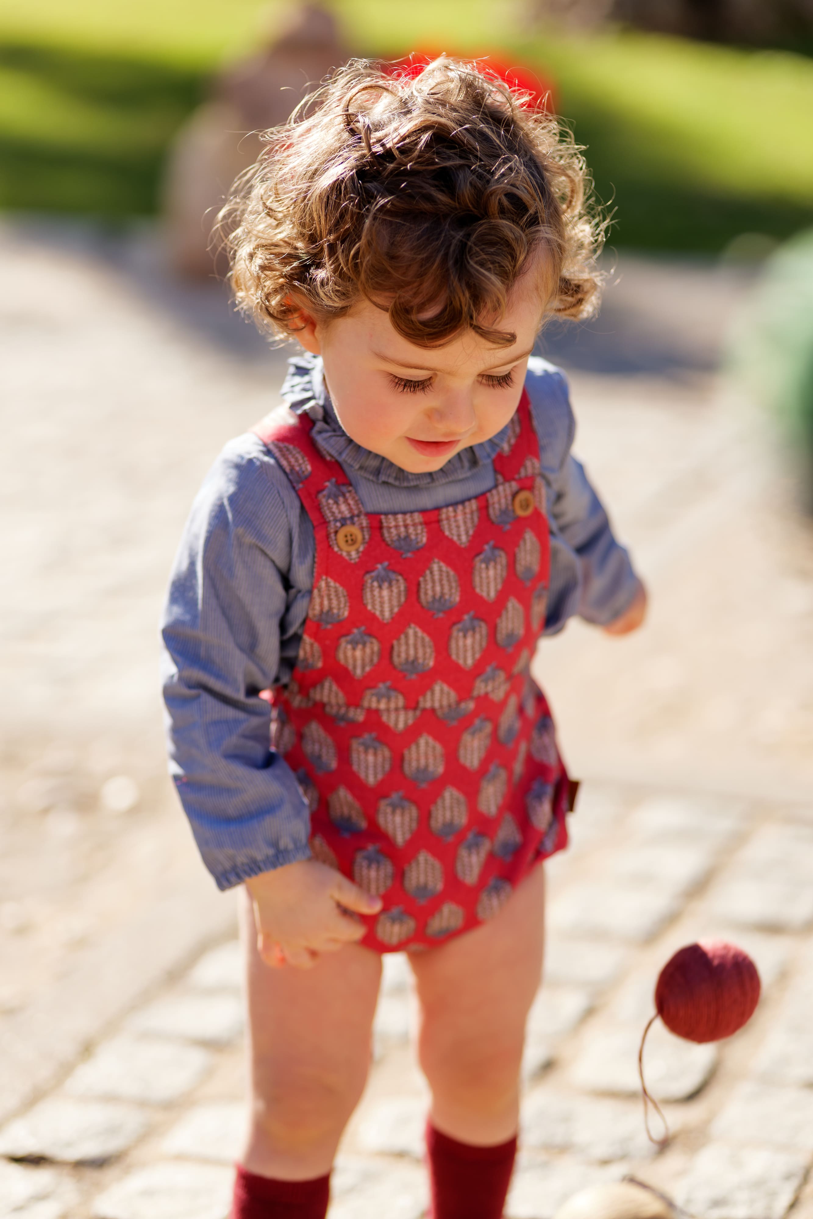 Blusa bebé de manga larga con volante cuello en azul  | Colección Cocote x Charanga