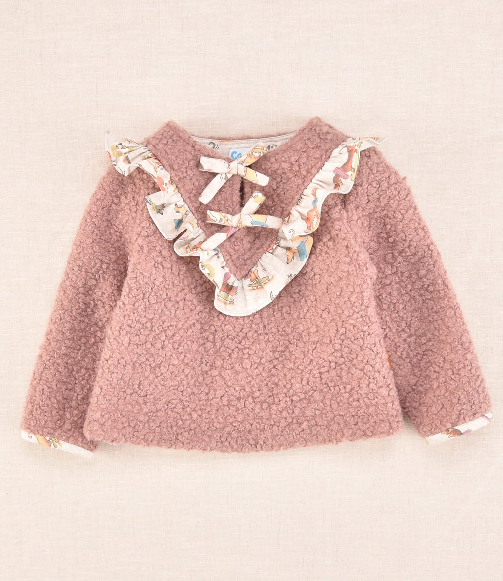 Jersey de bebé en color rosa empolvado con volantes estampados y lazo delantero de Cocote x Charanga