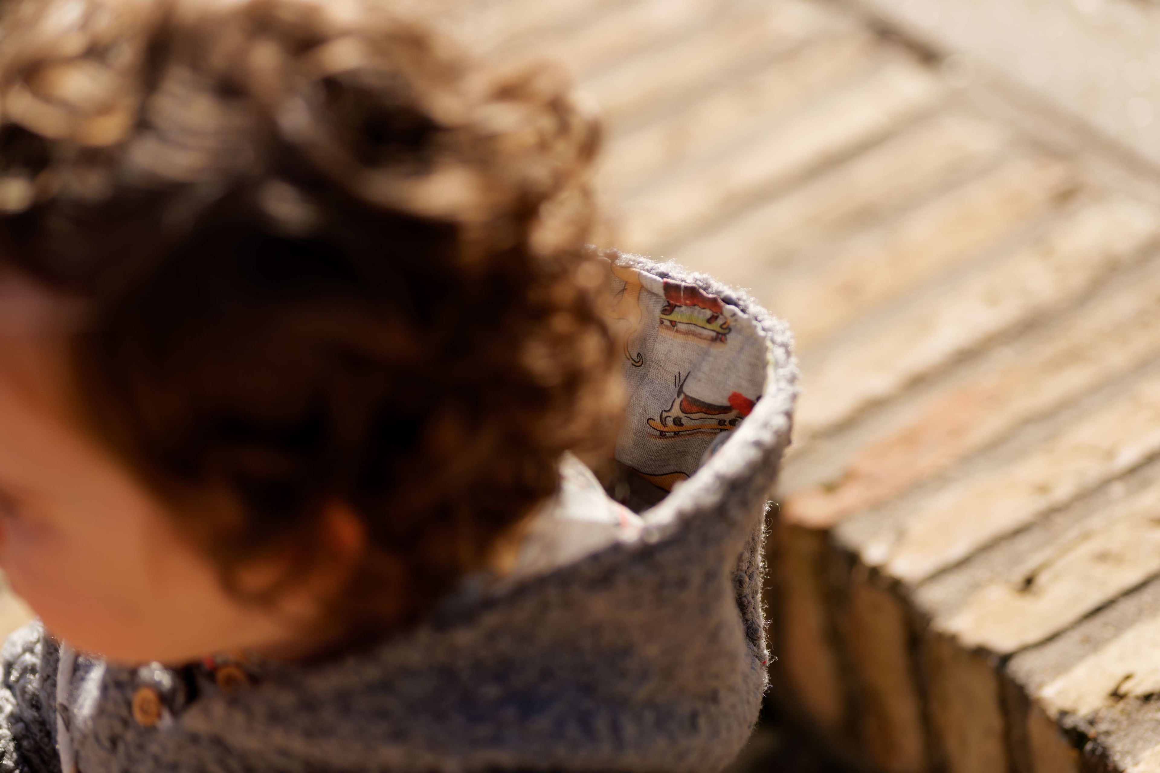 Chaqueta de bebé borreguito gris con capucha | Cocote x Charanga