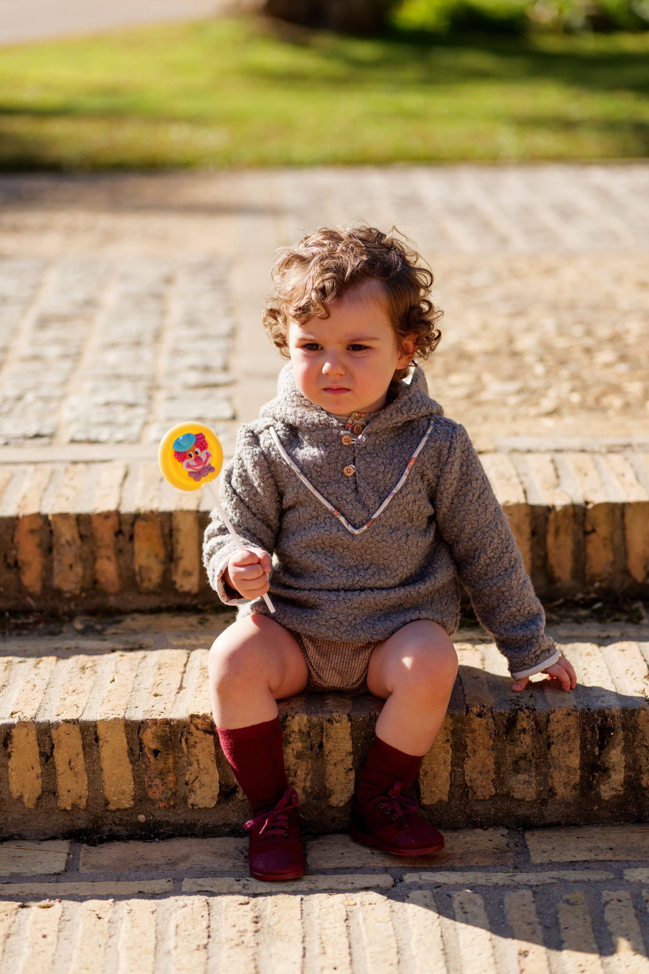 Chaqueta de bebé borreguito gris con capucha | Cocote x Charanga