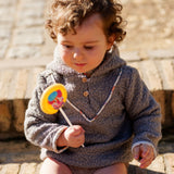 Chaqueta de bebé borreguito gris con capucha | Cocote x Charanga