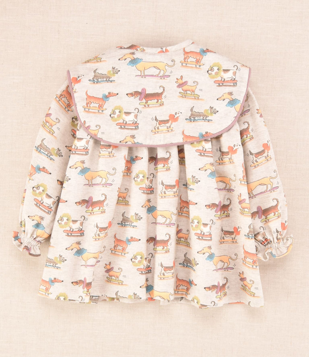Vestido bebé beige estampado perritos con cuello volante | Colección Cocote x Charanga