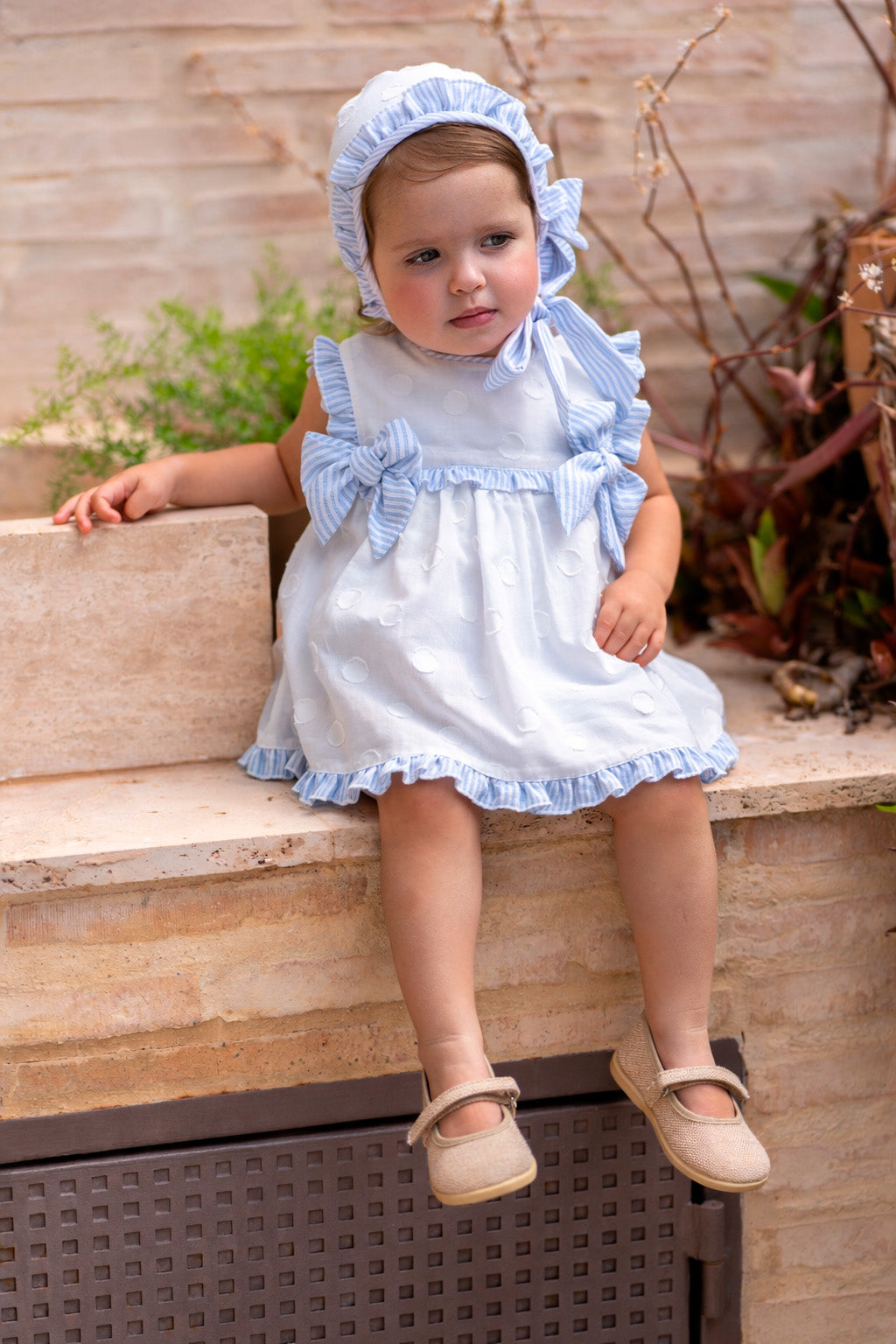 Vestido bebé niña blanco con braguita y capota | Cocote by Charanga