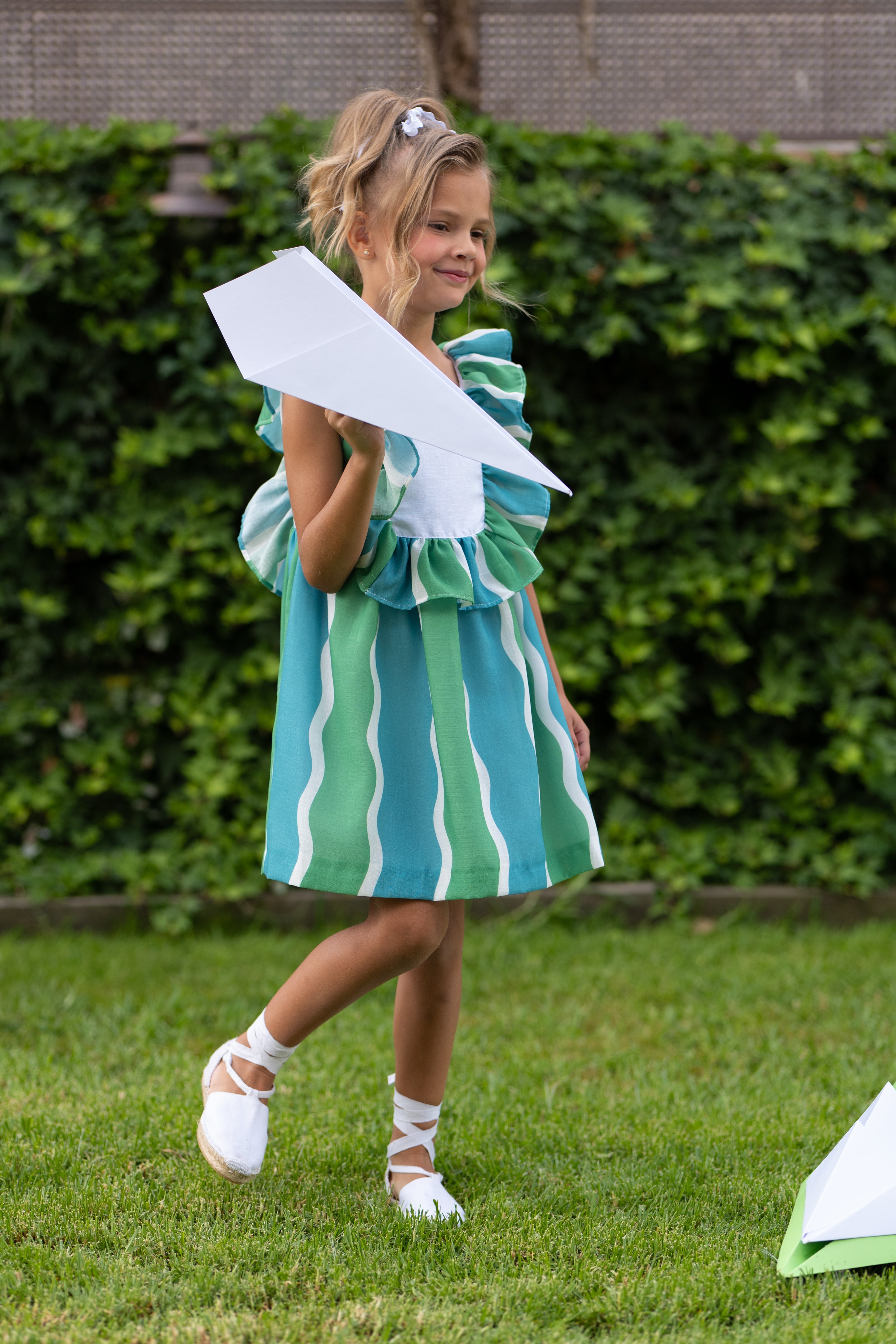 Vestido niña ondas verde y azul con volantes | Cocote by Charanga