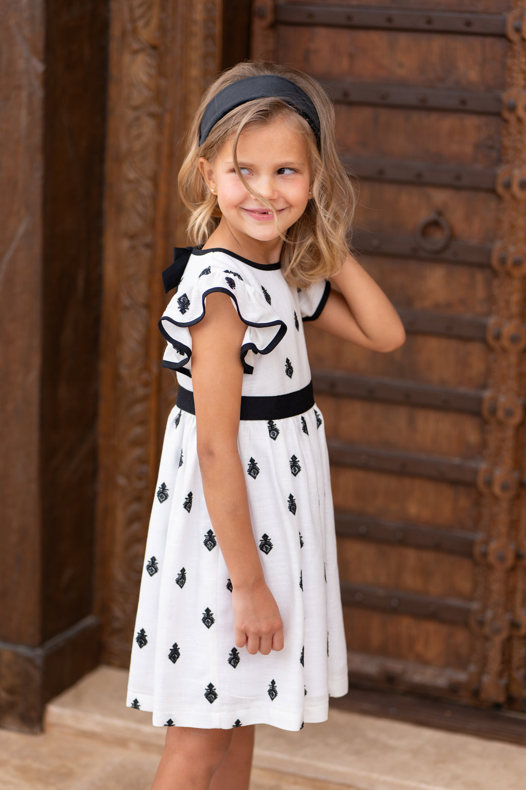 Vestido niña bordado negro con lazo | Cocote by Charanga