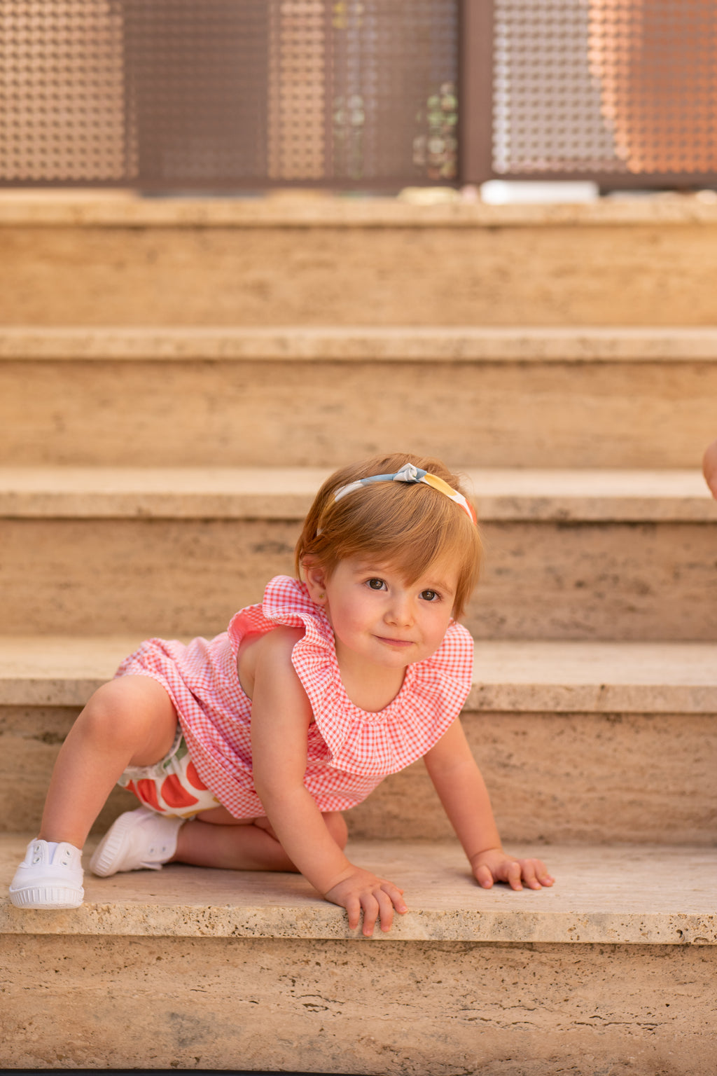 Blusa bebé vichy coral con volante | Cocote by Charanga
